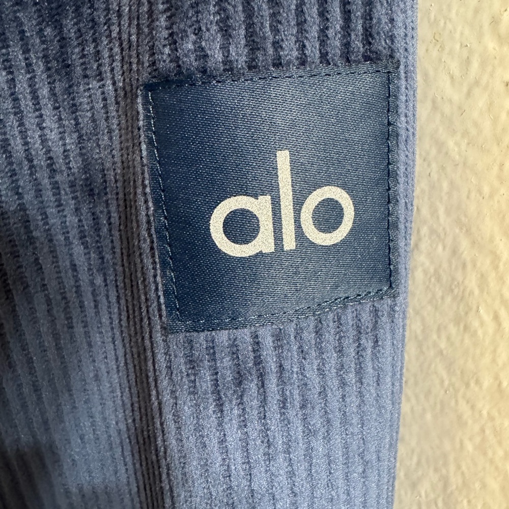 Alo Ribbed Velour Cropped Mountain Side Jacket - Picture 3 of 4